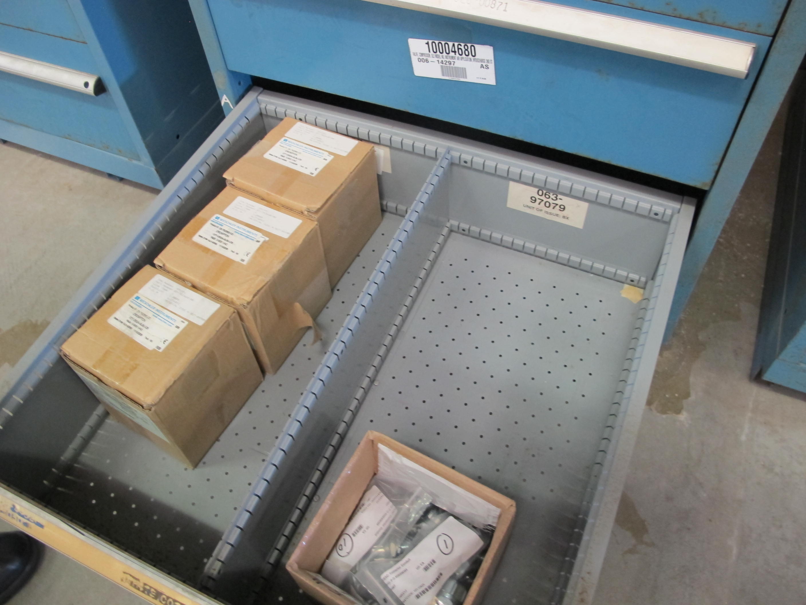 LISTA HEAVY DUTY 10-DRAWER PARTS CABINET W/ CONTENTS (W-44) LOADING & HANDLING FEE $25-